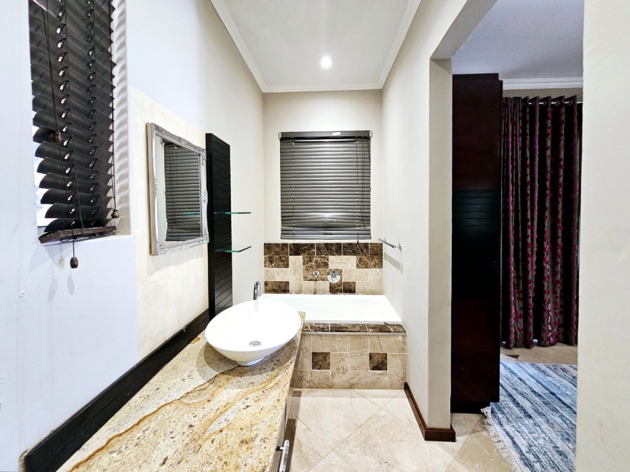 8 Bedroom Property for Sale in Waverley Free State